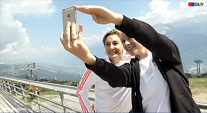 OLFootFeminin's tweet image. [PRO] La #TeamOL à Crans-Montana: barbecue, paddle, tir-à-l&apos;arc, saut. Conf de presse + ITWs #OLTV #OLweb #ValaisCup