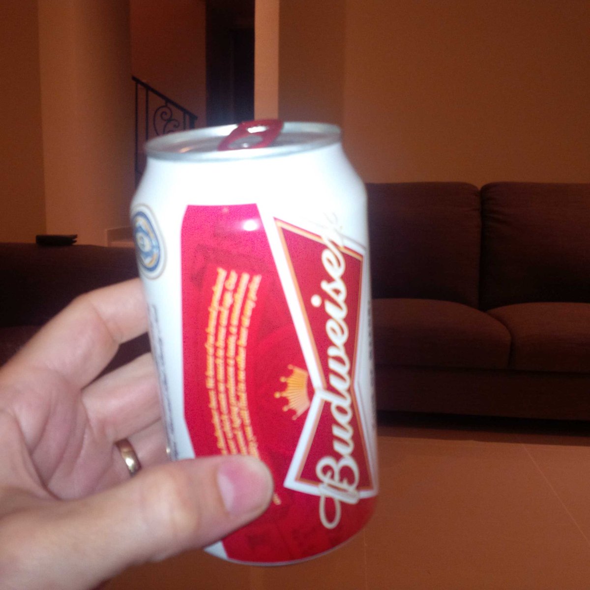 neilsmith1968's tweet photo. Cheers Dan! Well done! (sorry it is rubbish American beer but you take what you can get here!) http://t.co/GqiZg7eJ11