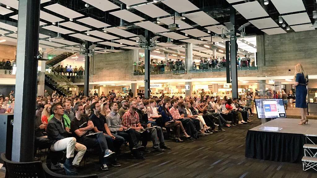 WomynAboutTown's tweet photo. Special to host #GlobalTeaTime &amp; say thank you to all who make twitter possible. #lovewhereyouwork 
cc @JoinTheFlock http://t.co/0oCMZqRwr1