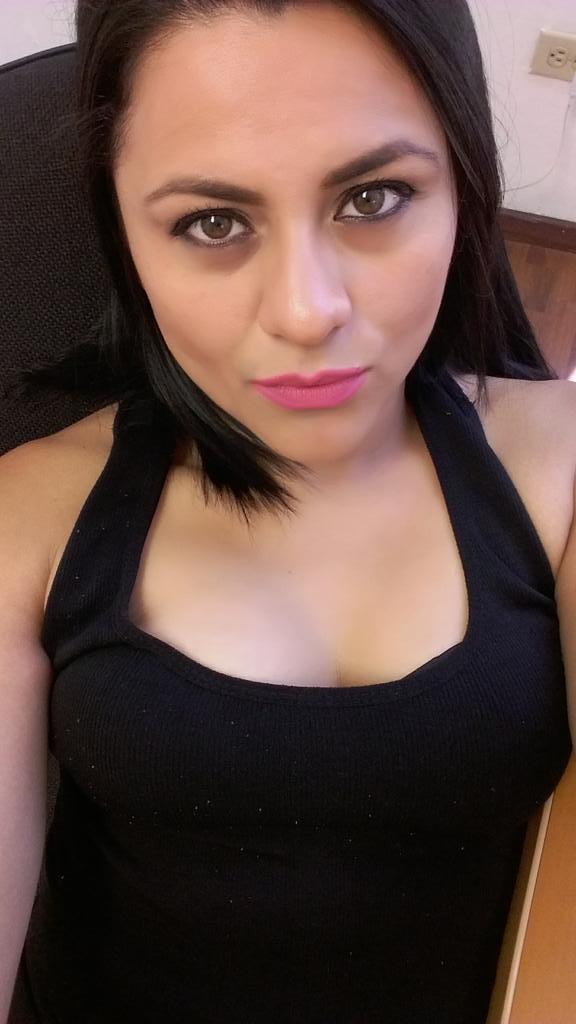 emara18's tweet photo. #entremiento #siemprebella a cualquier hora del dia 😙😙😙 http://t.co/apR5XKiici