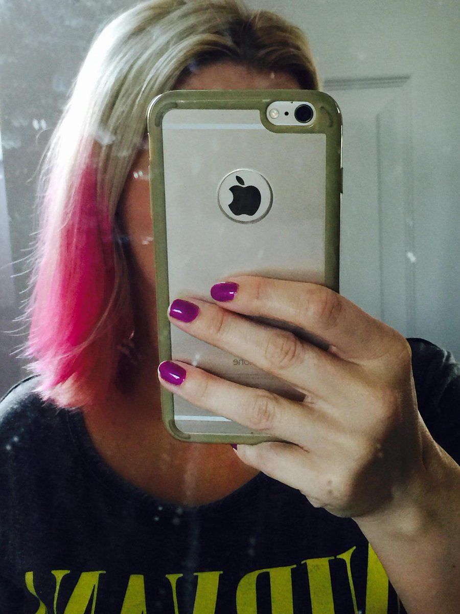 EmpathLoveLight's tweet photo. Will be 36 tomorrow so it was time for a little spice to keep me youthful #manicpanic #itwashesout #vegan #pinkhair http://t.co/KvFtcDw06v