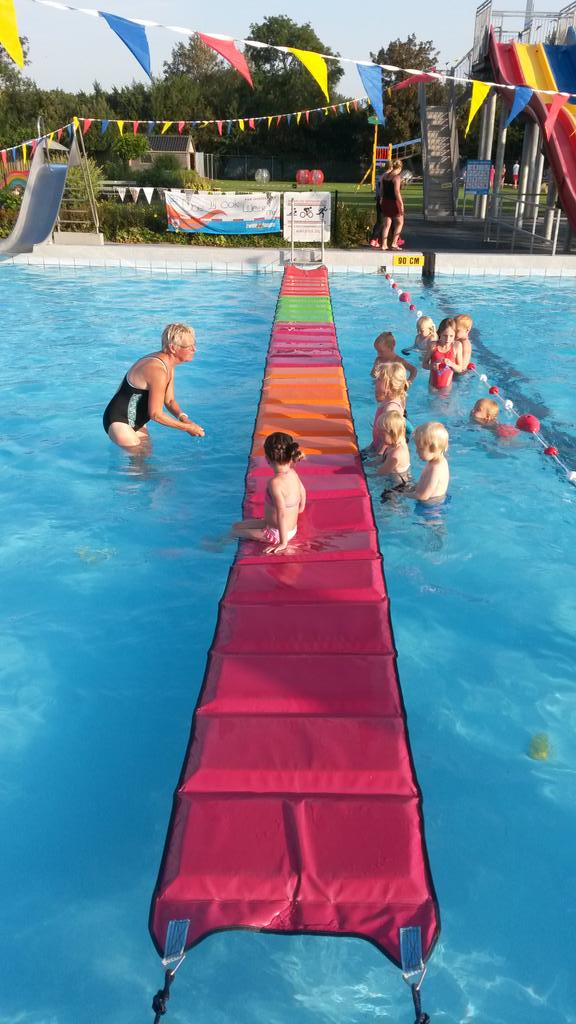 passage Enten Naschrift Zwembad Mounewetter on Twitter: "Leuke spelletjes met de kleine kinderen  zonder diploma.Aqualoop. 14aug. discozwemmen.20.30uur tot 22.00 uur.€2,00  http://t.co/Wd5PQvoLmc" / Twitter