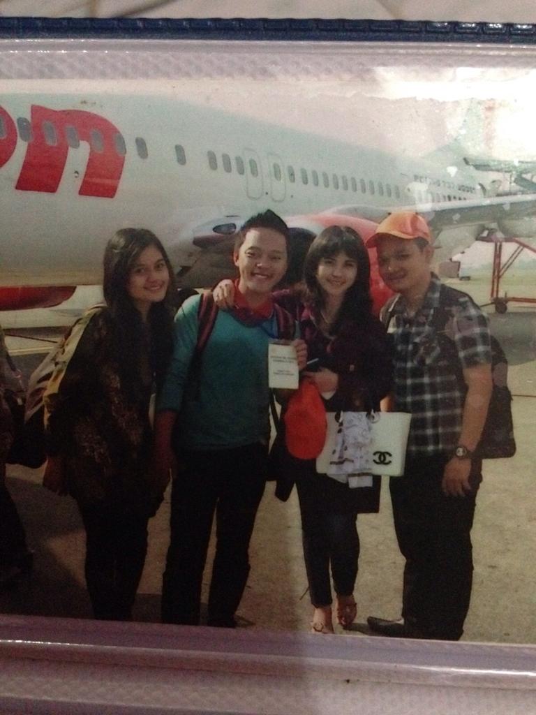 HgNiken's tweet photo. Ngubeg2 album ada foto nyelip yg ga disangka ternyata @DA2_Ika sdh mengenal @DA2_Danang sejak th.2012 juli diLombok. http://t.co/OJUqEpT2Cd
