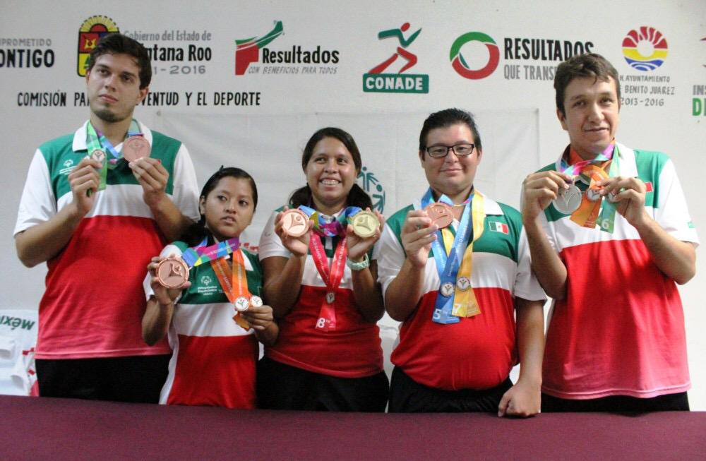 quehaceren_mx's tweet photo. Orgullo cancunense; vuelven los atletas de las olimpiadas especiales. 
http://t.co/TziQzYO6wQ | vía @MarcrixNoticias http://t.co/WFPIBRChvB