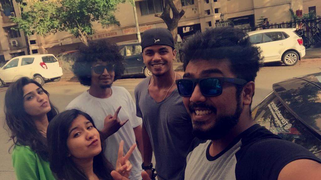 hilarious_hmm's tweet photo. At the end of the shoot #day2 #chickas #upcoming #cheers #hmm http://t.co/cjcDv7Ynyr