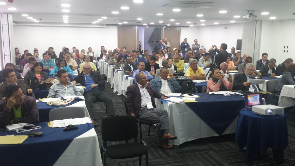 cutcolombia's tweet photo. Desarrollo de la Junta Nacional de @fecode análisis de cumplimiento acuerdos paro de mayo y nuevos ascensos del 1278 http://t.co/mOQoV9C4Dz