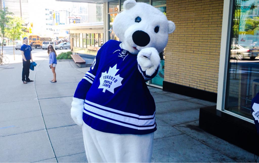 MapleLeafs's tweet image. Everyone's favourite bear has also arrived for #MiracleTreatDay! #TMLtalk