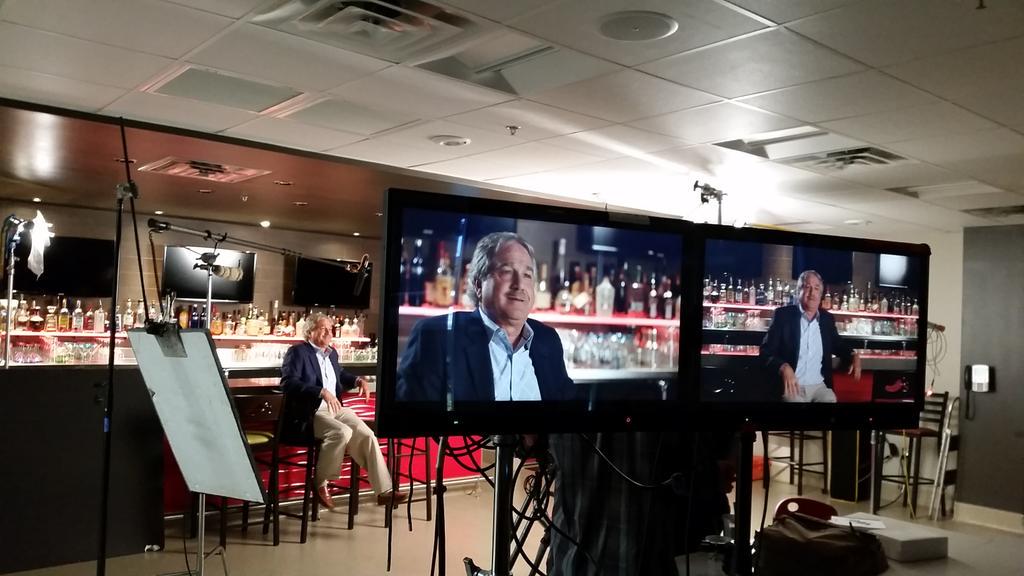 CaptnExperience's tweet photo. Day made. Doug Brooks might be the finest storyteller I have ever met. My job does not suck. #Purpose15 #Chilis40 http://t.co/FDIdJFNFMN