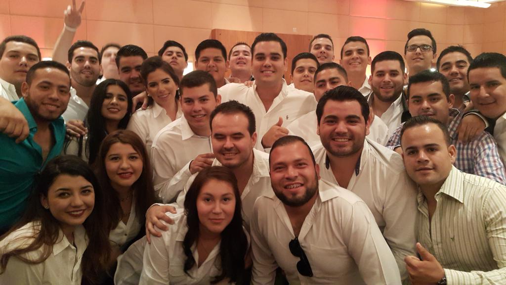 PascualSotoe's tweet photo. Reunión de jóvenes con @MFBeltrones #BeltronEsRED #MonroyEsRED listos los #Claudilleros @claudiapavlovic http://t.co/G5nvzrdnm1
