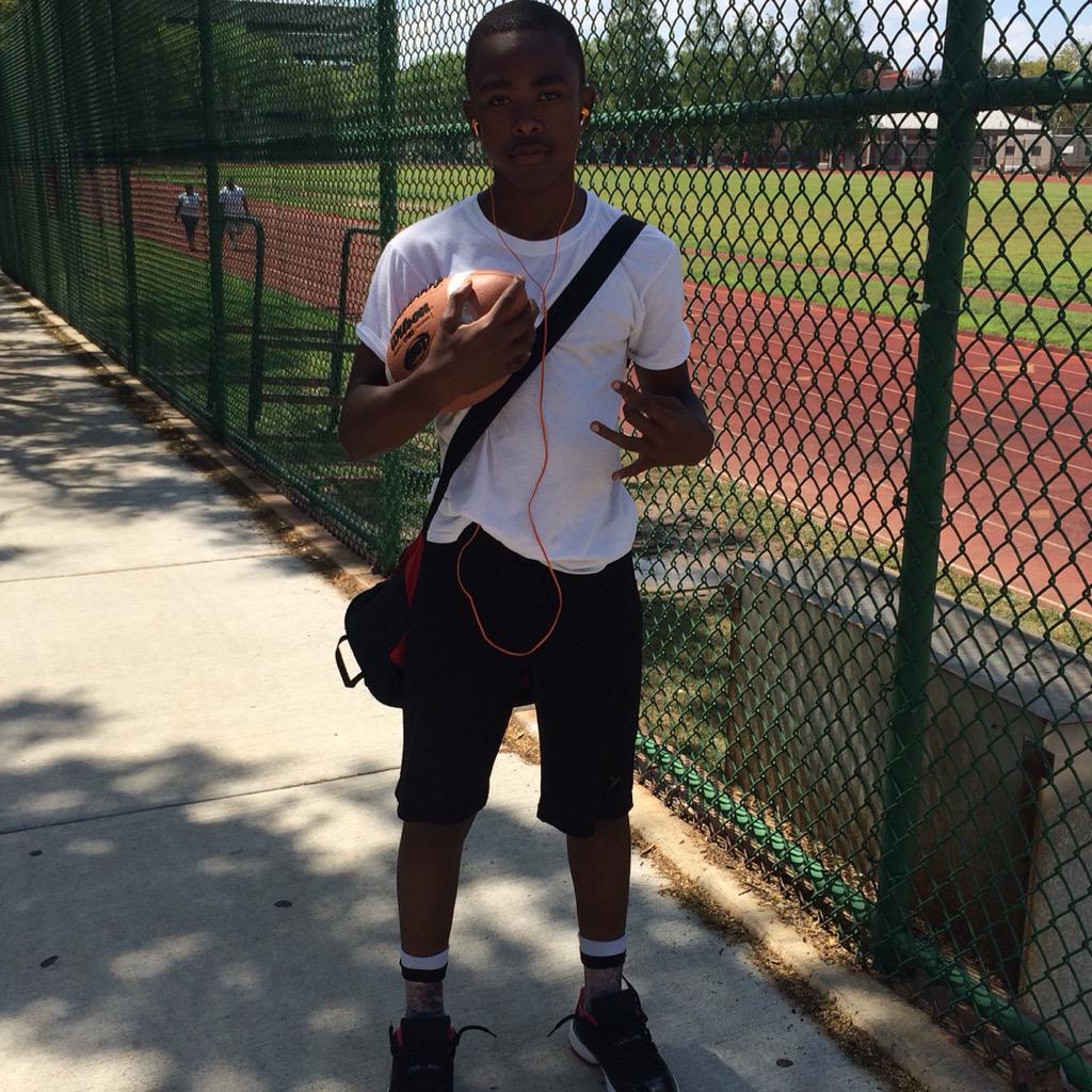 young__sheem's tweet photo. 🏈🏈🏈 http://t.co/3YX6ORoqEn