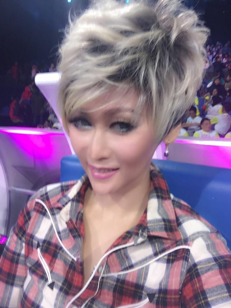 daratista_inul's tweet photo. Hayooo aku dapat gak mlm ini bintang pantura ???😃😊 http://t.co/XV217mTX1O