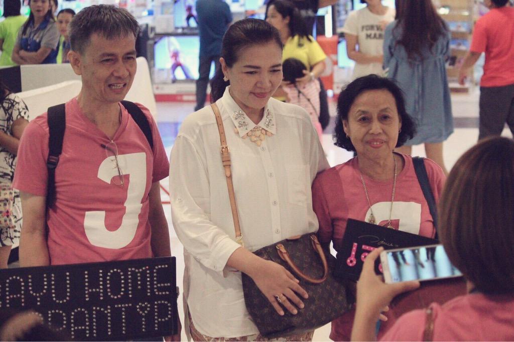 ponny_jihome's tweet photo. รักทั้ง3คน😍😍😍 #TM2K http://t.co/T674Q3mN8e