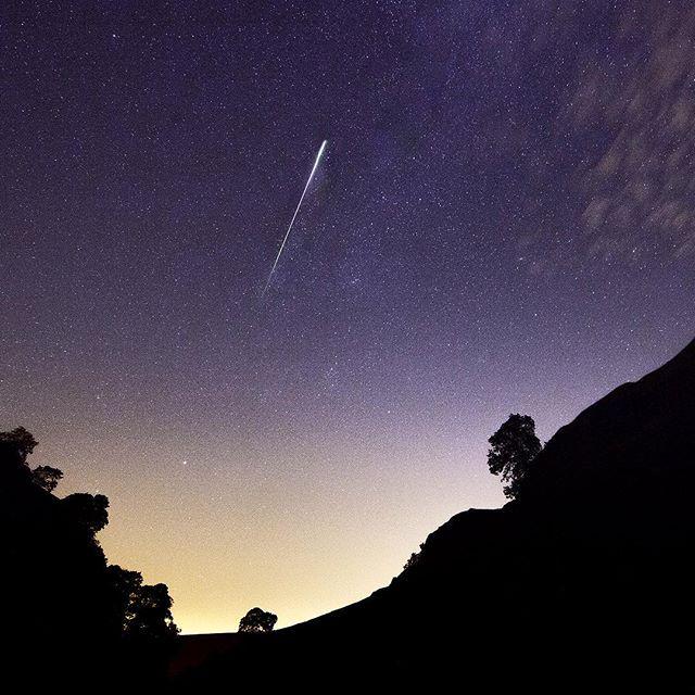 tristanpoyser's tweet photo. My meteor shower shot. Taken last night In Castleton, Derbyshire. #Persoid #Peakdistrict #… http://t.co/mE2s98goaF http://t.co/xmnwb8xcNe