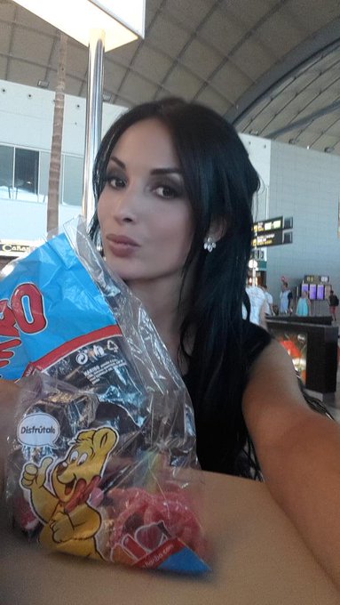 Haribo c est pour les grand et les petit ...lol http://t.co/YBoaC8lO16
