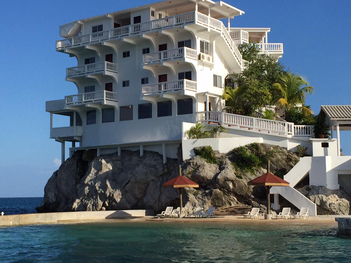 Between a Rock and a Dive Spot!
Come check out our private islands and beautiful reefs.