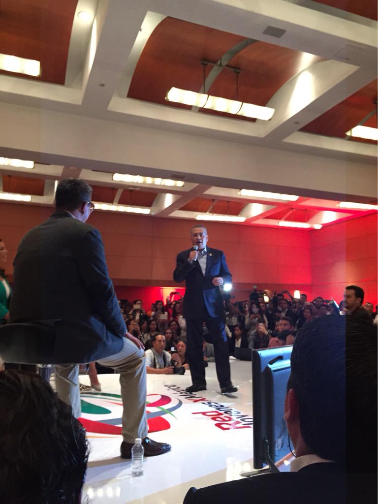 lorenzoschavez's tweet photo. Escuchando al jefe @MFBeltrones http://t.co/qaaFMKoE5v