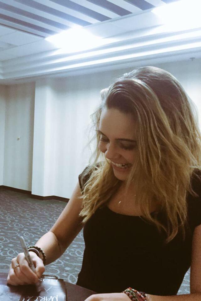 BeaMillerEU's tweet photo. Blessing your timeline with @BeaMiller #FAceFAce #FIRST50EUROPE #NotAnApology @JacobWhitesides http://t.co/K2C2vHEfAB