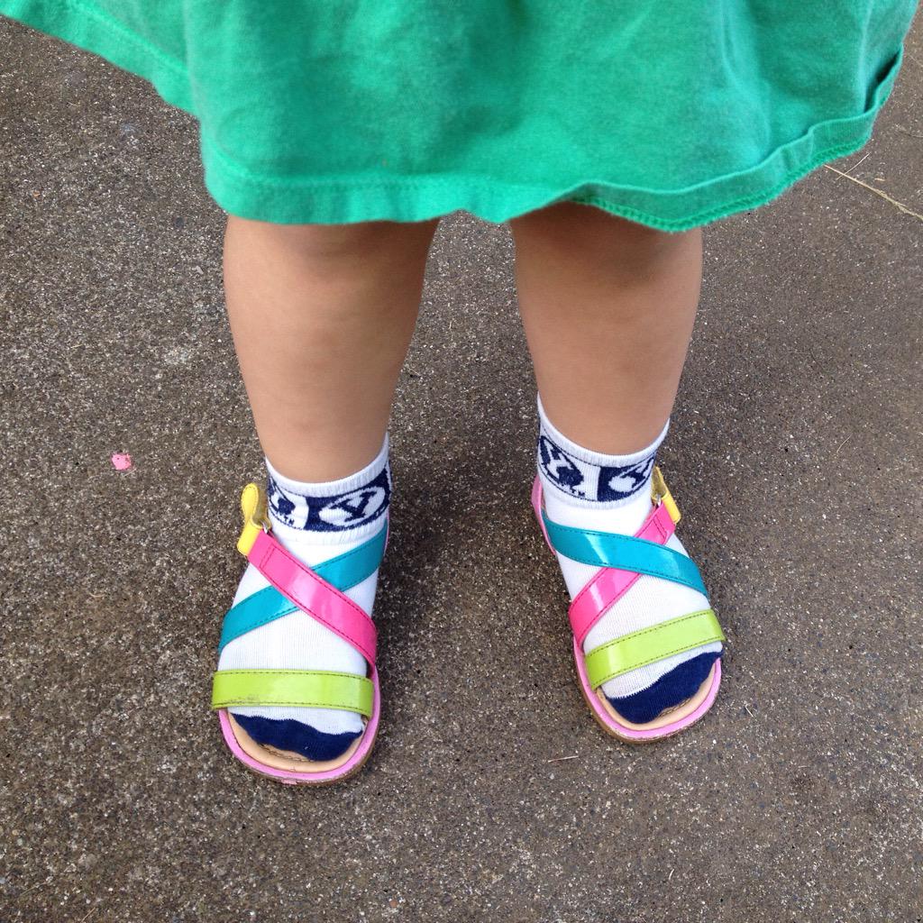 PDuersch's tweet photo. @BYUSportsNation My 2yr old got on her footwear today. True child of the Northwest. #Elite #SocksAndSandals #goBYU http://t.co/vyDjirUqFr
