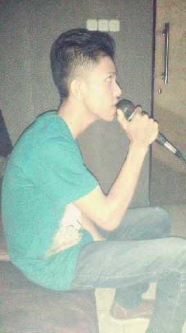 RamdanDacun's tweet photo. Trimakasih sudah menhibur,meski kurang sehat: ) #hiburan #karaoke #bandung #happy #kircon #ubud http://t.co/TNPEyGCcEc