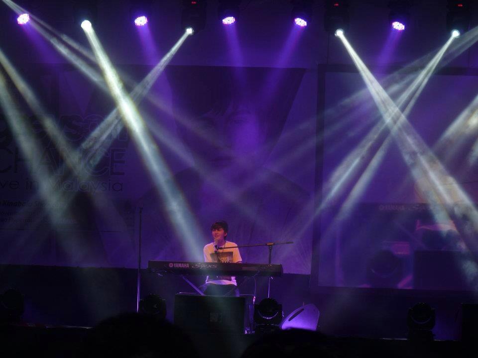 Everlynana's tweet photo. Throwback to this amazing night 🎤🎹@greysonchance #2012 http://t.co/q4OXlqMbQf