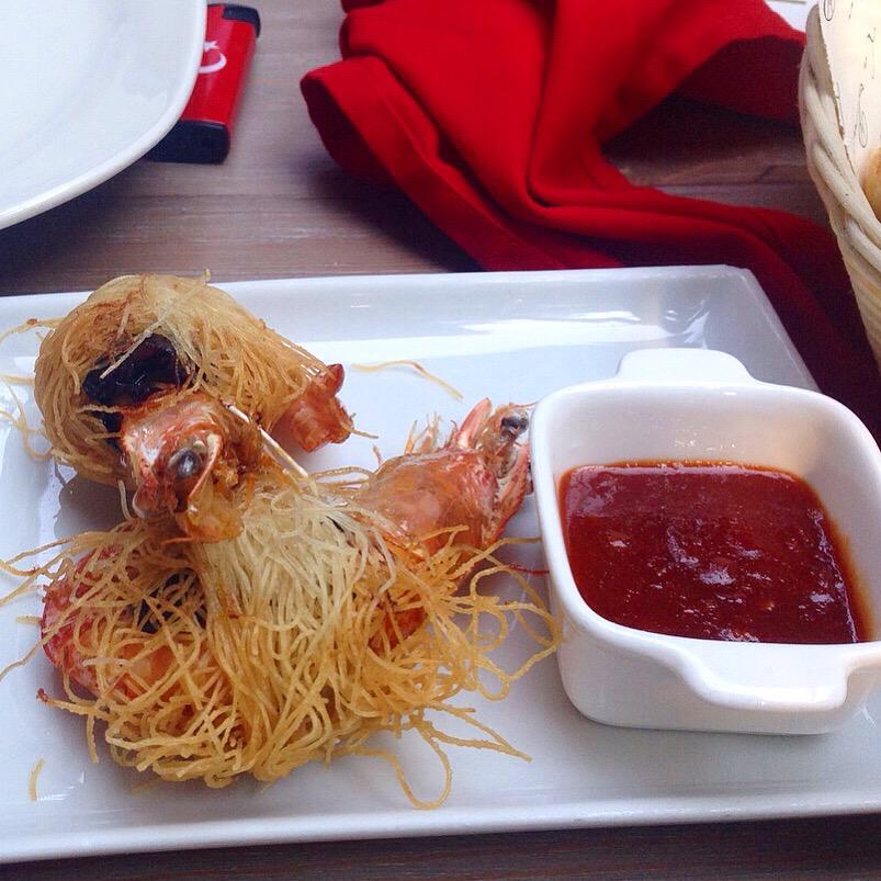 Bodrum turumuza devam ediyoruz. <a href="/Lapasionbodrum/">LaTapa Bodrum</a> 'da acı-tatlı sos ile kadayıfa sarılı karides denedik, şahaneydi...