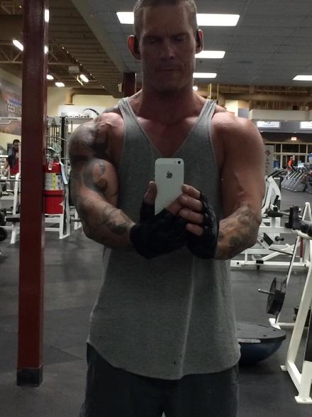 TattooLoversCom's tweet photo. He loves to work out and show off his #ink! Wanna hit the gym together? Join and meet here > http://t.co/Tu0kL20Nwb http://t.co/lSnC0nunW1