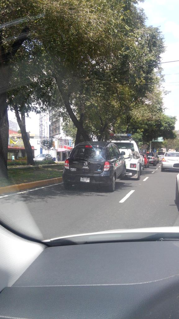 rmonchos's tweet photo. @Coapa_ se lo llevan lo levantaron en ejido en plaza Acoxpa http://t.co/5a30D6Ey2Q