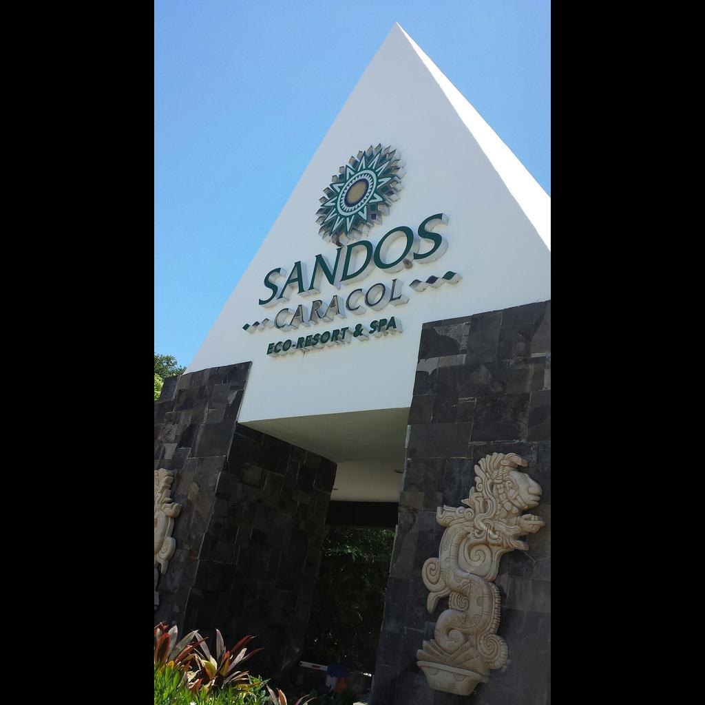 Sthefa27's tweet photo. Just here chiliin in #Cancun #SandosCaracol #loveIt http://t.co/2tC0EaxCBd