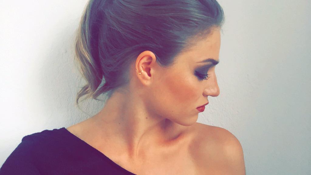AboutRicarda's tweet photo. snapshot from yesterdays shoot
#photoshoot #makeup #profile #shoulder #pierching http://t.co/0CJvNrvJxT