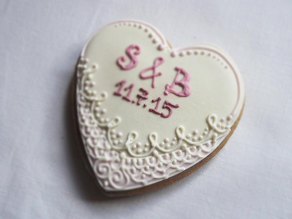 cookieartlondon's tweet photo. #wedding #favours & #biscuit #seatingcards fully #custom http://t.co/htDDI7ckAK #womaninbiz #wineoclock #bridetobe http://t.co/DKOY96mYXI