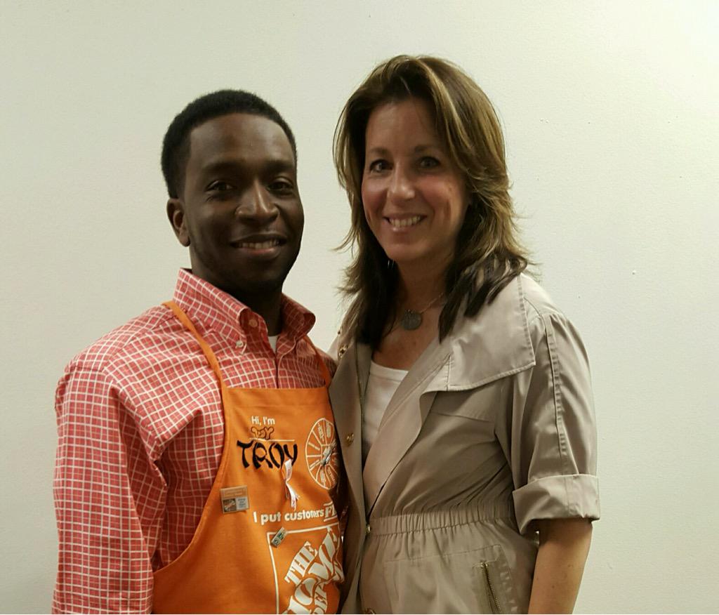 THDQuinn's tweet photo. Lunch and Fun with @sherryyaskin #promolunch #letsdothis http://t.co/LUWWJXNXEF