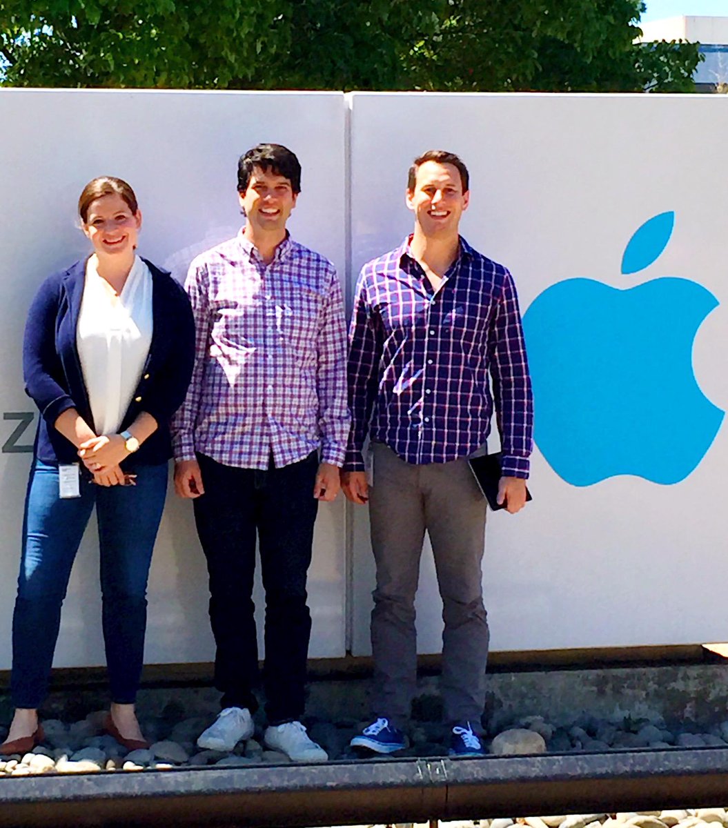 UCLAParkerCMC's tweet photo. .@APPLEOFFIClAL interns spread across the globe managing store openings! #AnderIntern #whyMBA #technology #retail http://t.co/dGocffnqPl