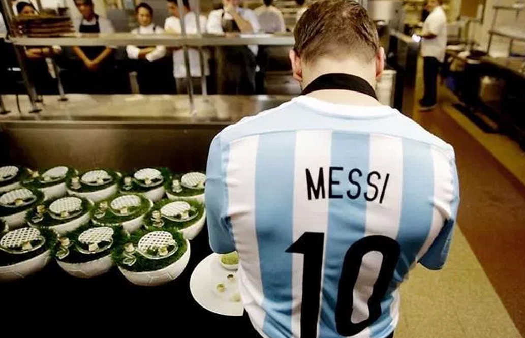 BonSportant's tweet photo. En el mejor restaurante del mundo (en serio) se sirve 'Gol de Messi', un postre único | http://t.co/iRjZFRJQY9 http://t.co/Nj4BdNuR1D