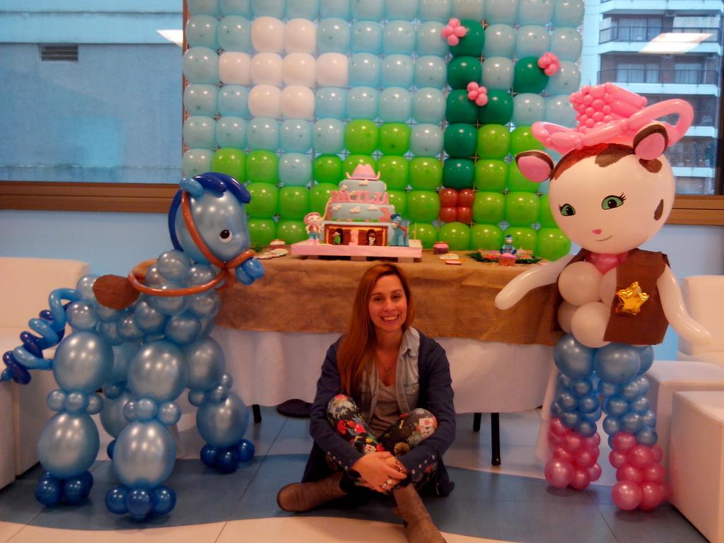 Globosofia's tweet photo. Hoy estamos haciendo un cumple de la Sheriff Callie... http://t.co/HbMTL75yxv