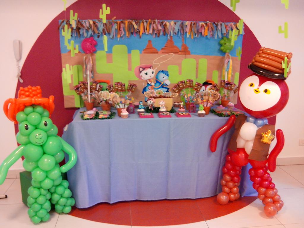 Globosofia's tweet photo. Hoy estamos haciendo un cumple de la Sheriff Callie... http://t.co/HbMTL75yxv