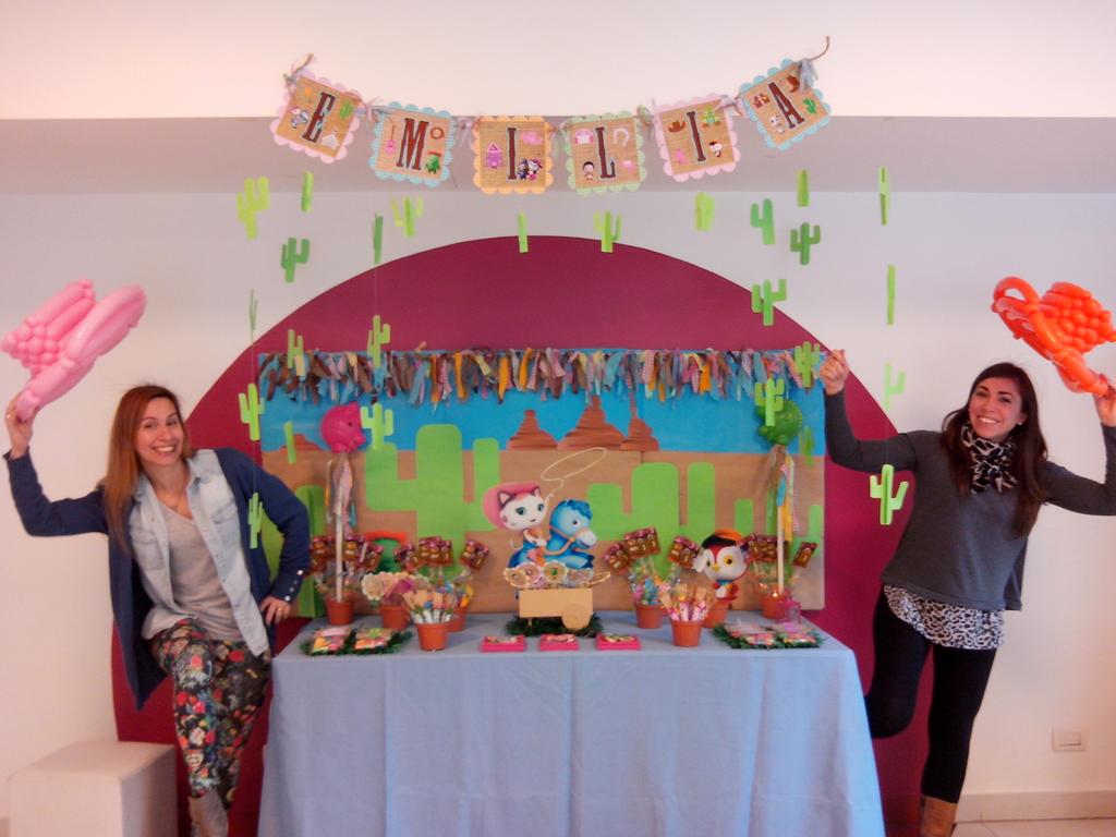 Globosofia's tweet photo. Hoy estamos haciendo un cumple de la Sheriff Callie... http://t.co/HbMTL75yxv