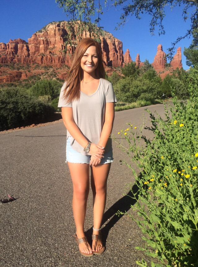 scalfdanielle's tweet photo. Lol When a ginger helps prove that the name "Red Rock Mountain" in Sedona actually true.... #exactcolor π http://t.co/Pb5SY0ZIyn