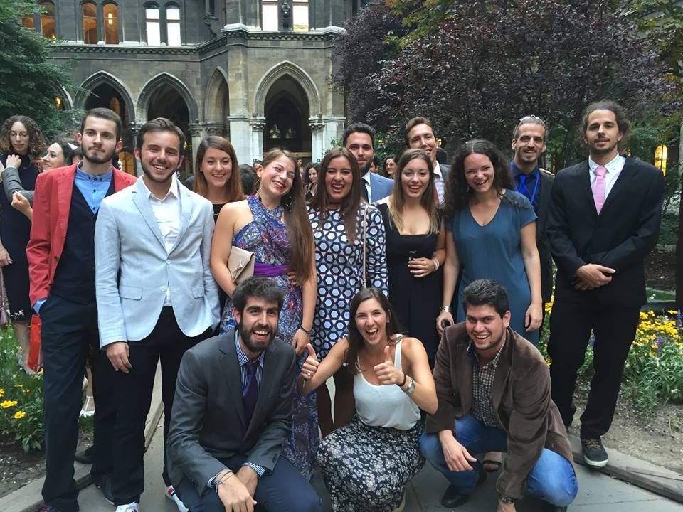 DereeDebating's tweet image. The largest Greek delegation ever to participate in Euros!
#ViennaEUDC2016 #debatingcomeshome