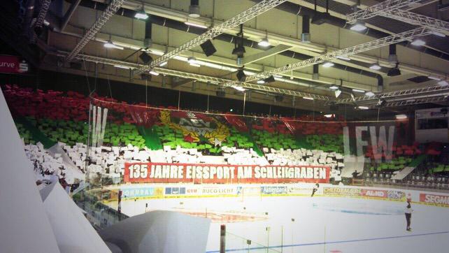 HOCKEYEURO's tweet photo. Fans of Augsburger Panther (@aevpanther)

#Germany #Deutschland #DEL http://t.co/Pj17lBfgZI