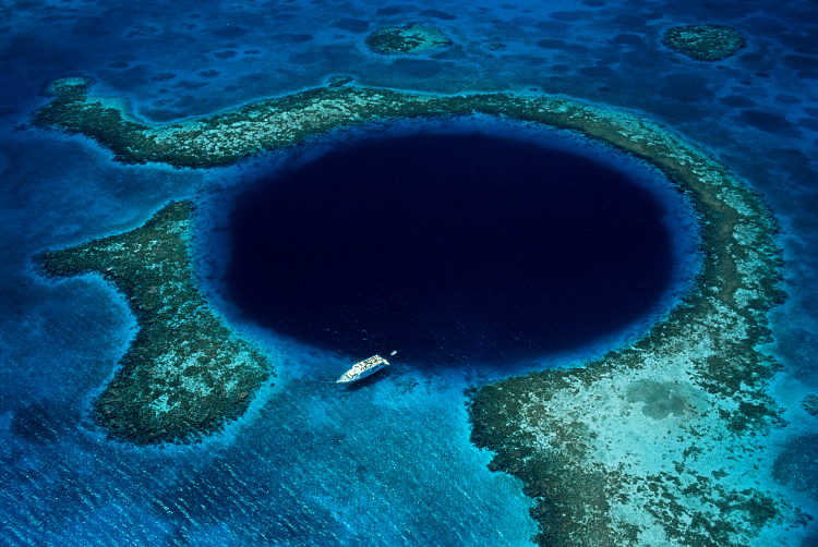 Discovering the Great Blue Hole bit.ly/1HHkJKX by <a href="/mara_vorhees/">Mara Vorhees</a> #lp #travel