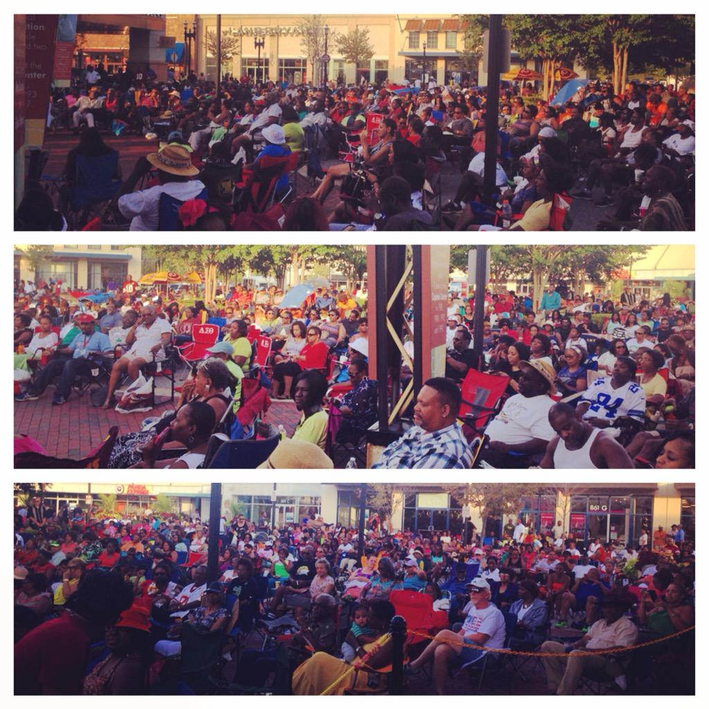 ShopCapCentre's tweet photo. What a BEAUTIFUL crowd and night at #winddownthursdays with @mymajic1023 @msmichelwright @mrmarcusyoung!!! http://t.co/tlQYytyGRR