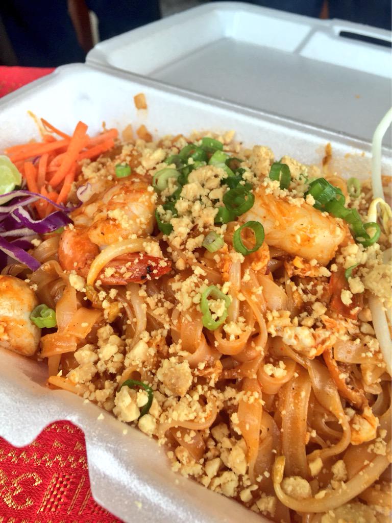 carloseats's tweet photo. Shrimp &amp; Chicken Pad Thai @thai_yo @GenFoodCourt #tampa #foodtrucks #SeminoleHeights http://t.co/YSYgFsj6vz