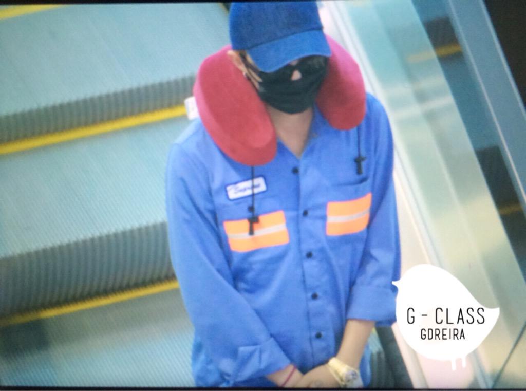 [14/8/15][Pho] GD và Taeyang tại sân bay Incheon đến Thành Đô CMU3w2MUAAANE71