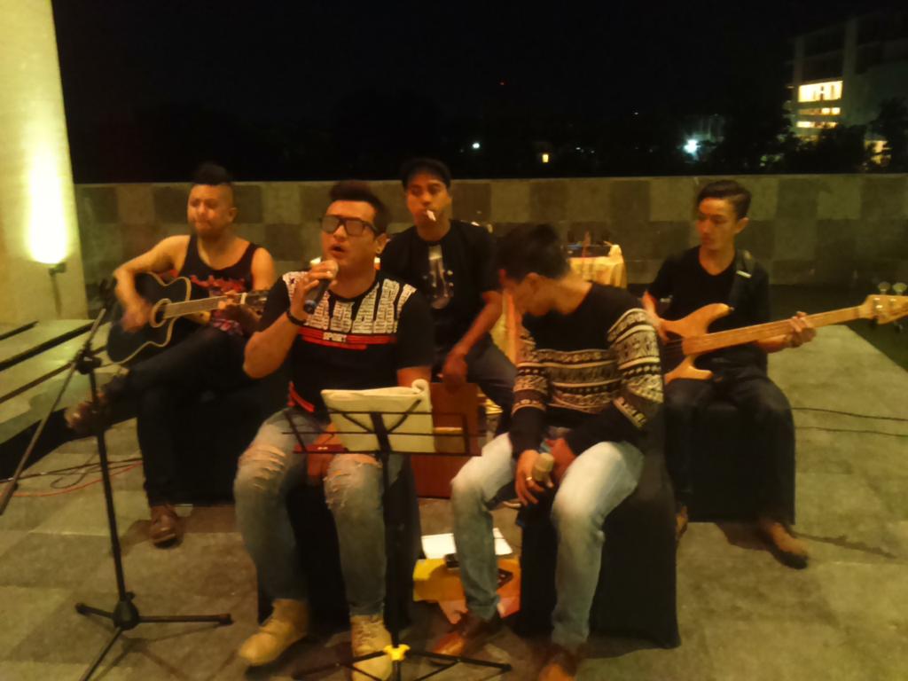 Xsan_Basis's tweet photo. D'piston2 ngakustik @BEST WESTERN PREMIERE HOTEL'S SOLO BARU http://t.co/GHoaPhMz9y