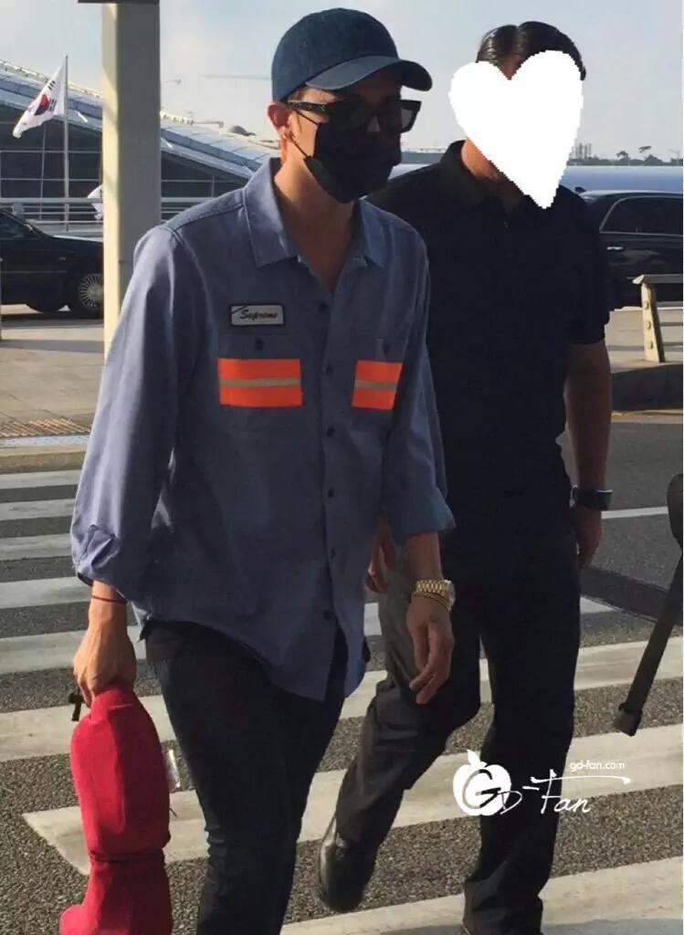 [14/8/15][Pho] GD và Taeyang tại sân bay Incheon đến Thành Đô CMU4_RmUYAAqCf3
