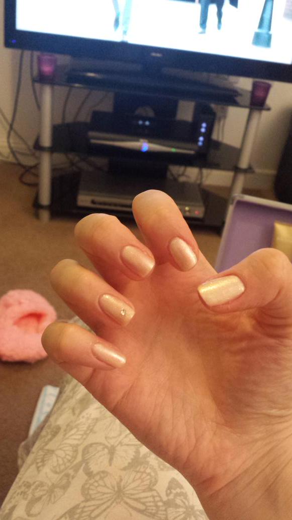 MrsBurke2017's tweet photo. @Leighton_Denny @LeightonDennyEN @Nina_Taylor Birthday Nails #SoDemure #Nails 💅❤💅 http://t.co/jKjmr7vu3K
