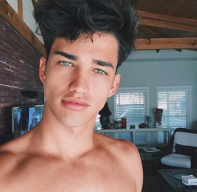 stonedxpapi's tweet image. new fake again, RT this?