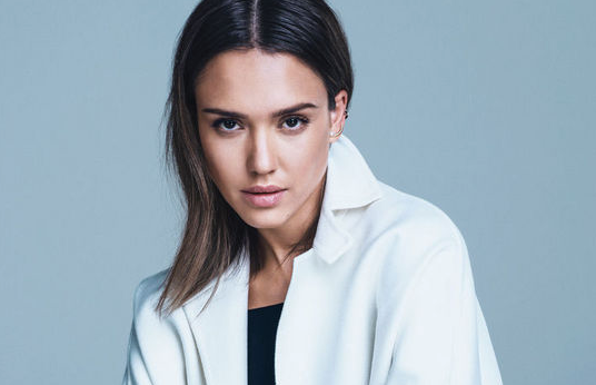 glamourmag's tweet photo. .@JessicaAlba talks to us about her mentors: http://t.co/OKHIYMRqA6 http://t.co/opKUyXlCT9