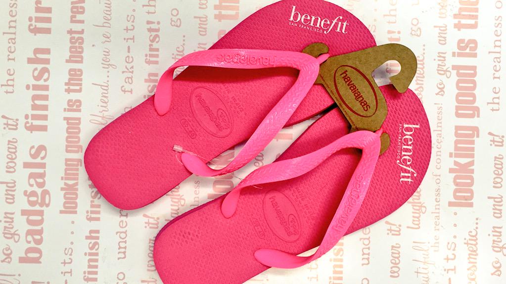 BenefitUK's tweet photo. 11/20 &amp; WOW. 
Exclusive Benefit Havaianas 👣👙 
They could be yours in the next 30mins. Follow &amp; tweet #BigBeneBonus http://t.co/6pOYm2lGuJ