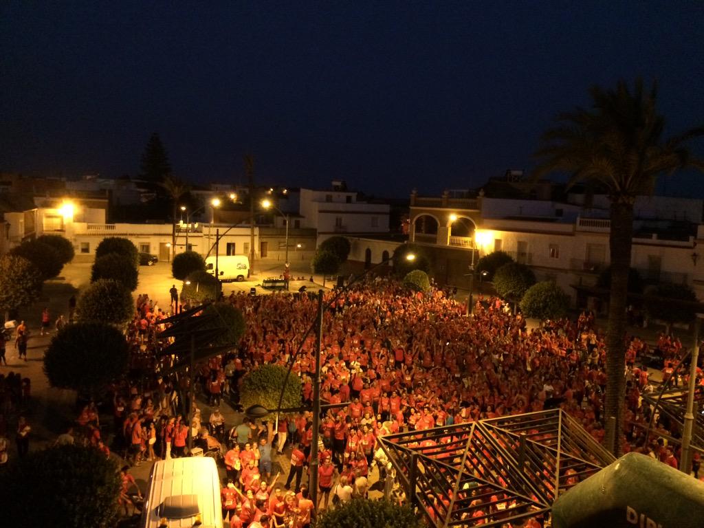 AytoElCuervo's tweet photo. No podía faltar la foto de familia de los #CorazonesGrandes de Las Cabezas,Trebujena, Lebrija, Cádiz, Jerez,El Cuervo http://t.co/8fXbRdiO2M